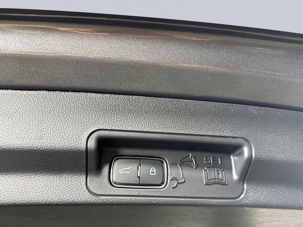 Used 2025 Ford Explorer Active w/ Active Comfort Package RWD image 25