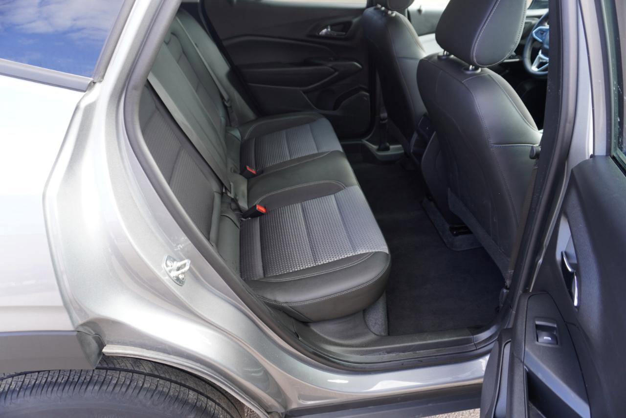 Used 2025 Chevrolet Trax LT w/ LT Convenience Package image 20