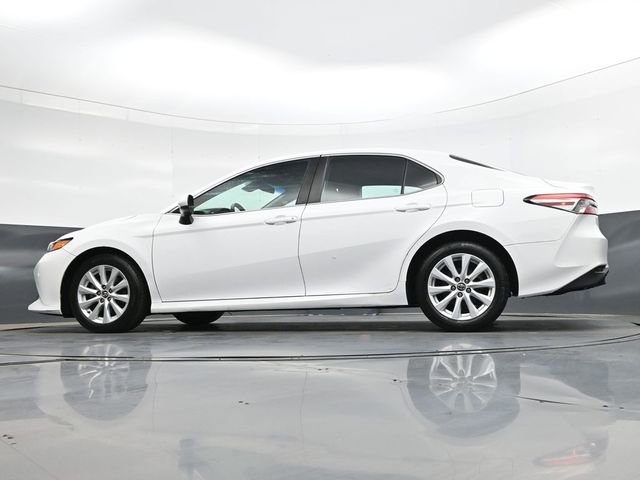 Used 2018 Toyota Camry LE FWD image 30
