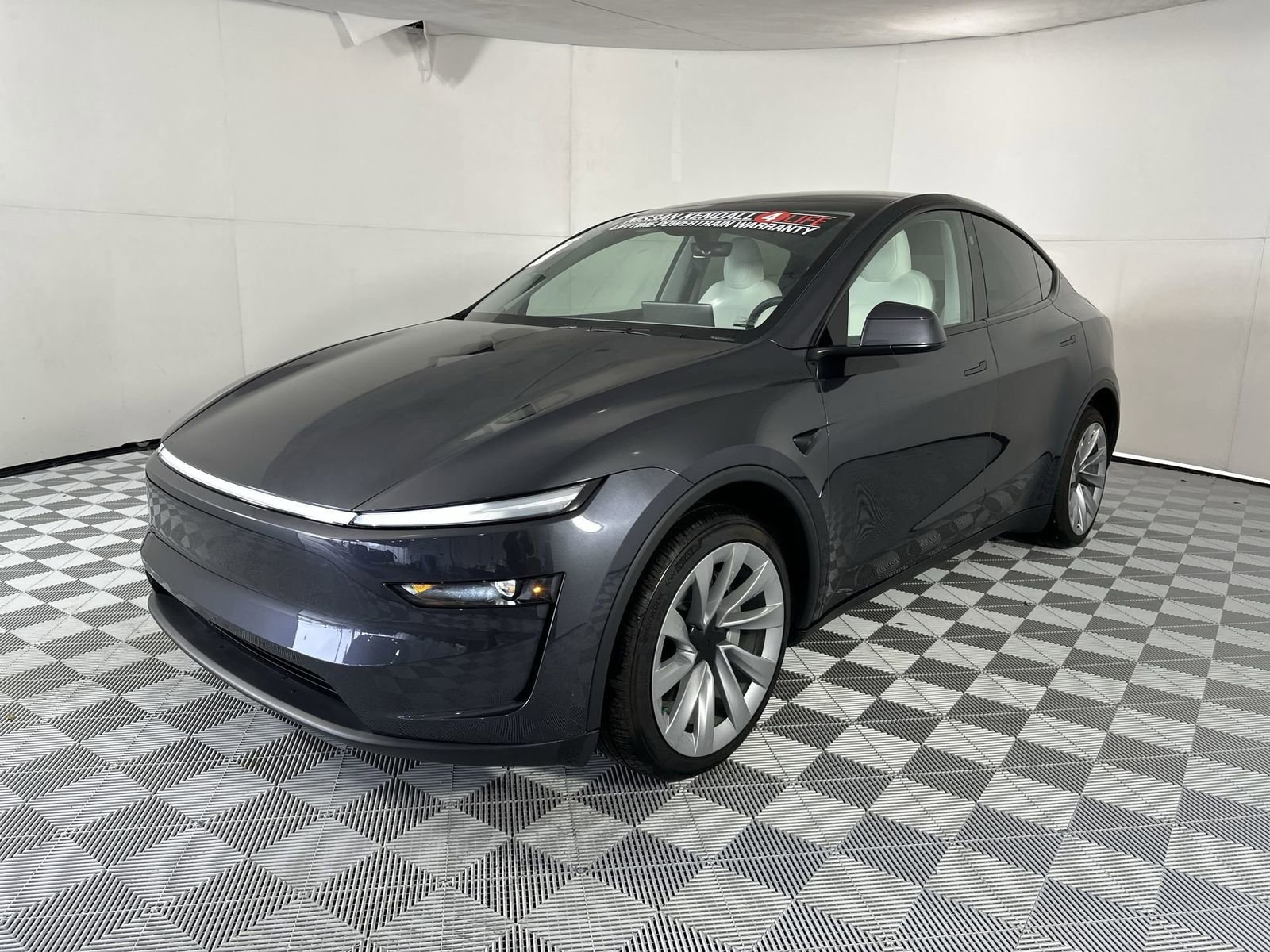 Used 2026 Tesla Model Y 2WD image 4
