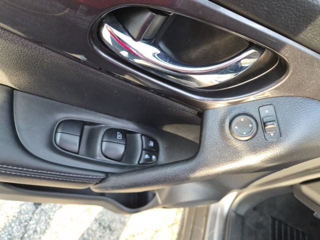 Used 2020 Nissan Rogue SV AWD/4WD image 19