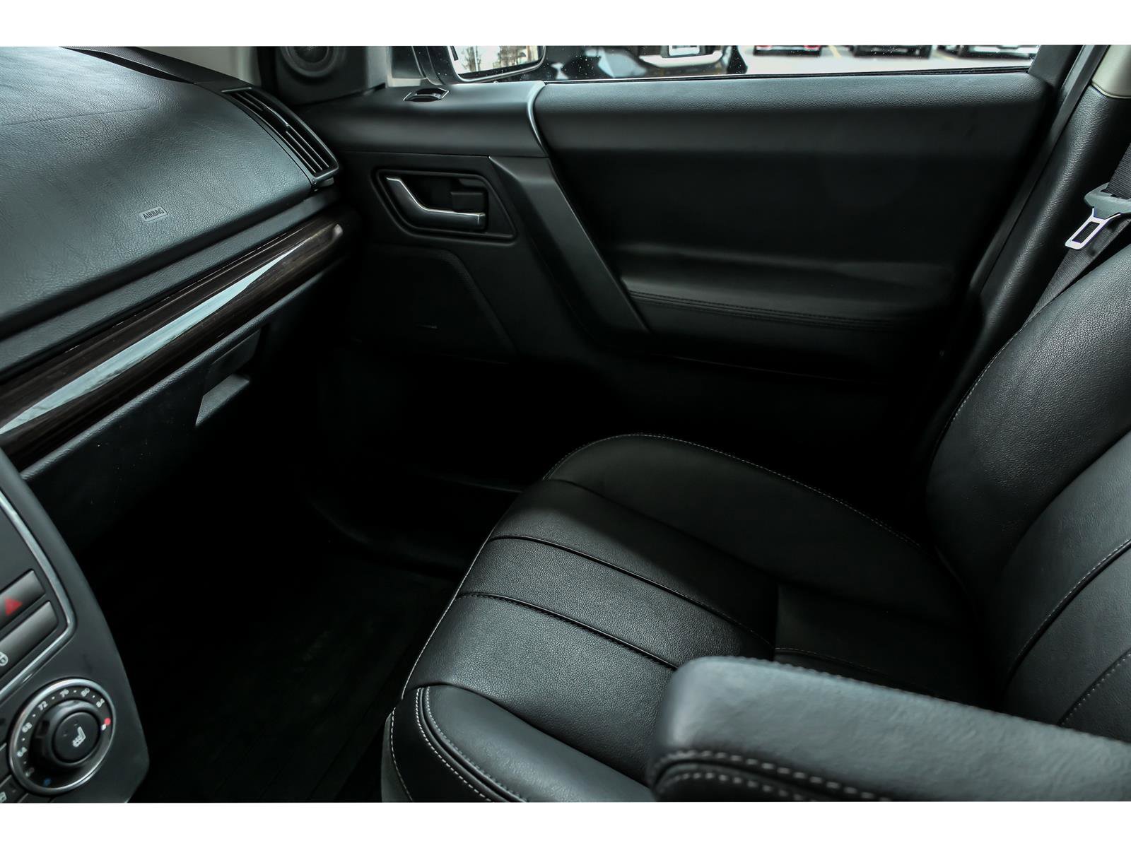 Used 2014 Land Rover LR2 image 23