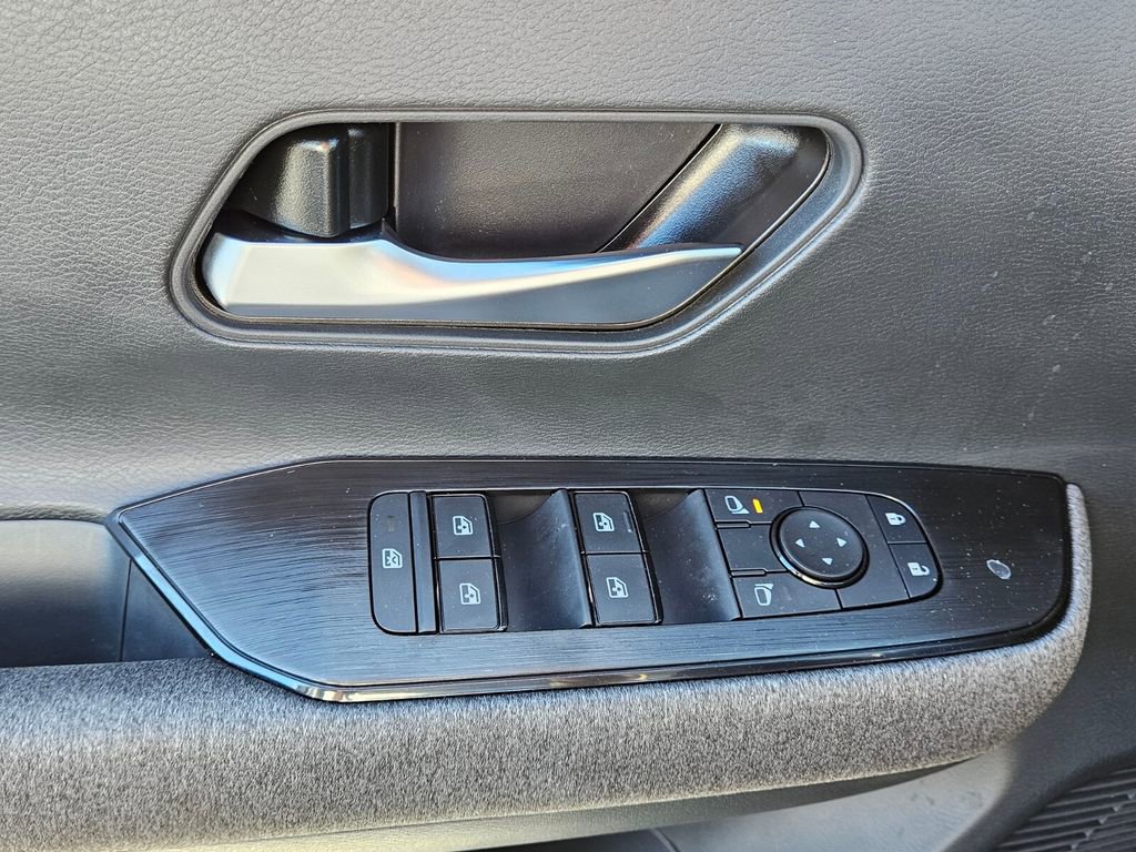 New 2026 Nissan Kicks SV w/ SV Premium Package image 32