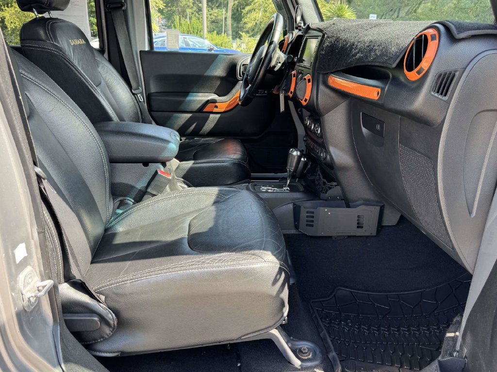 Used 2013 Jeep Wrangler Unlimited Sahara w/ Dual Top Group AWD/4WD image 13