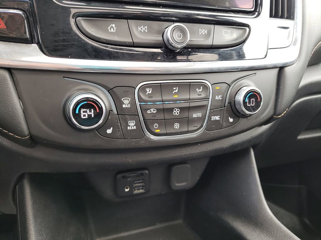 Used 2021 Chevrolet Traverse RS AWD/4WD image 26