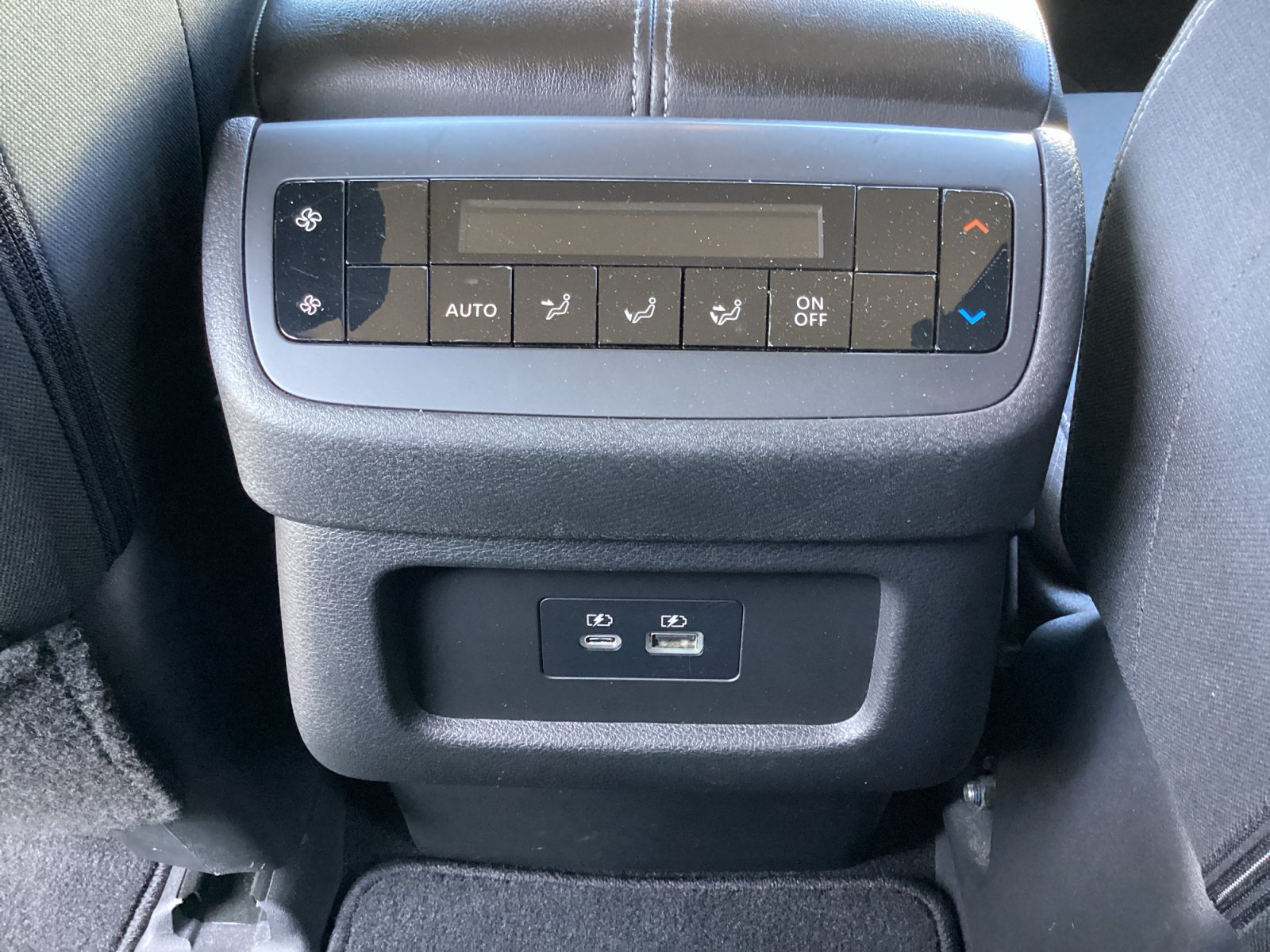 Used 2024 Nissan Pathfinder SV FWD image 29