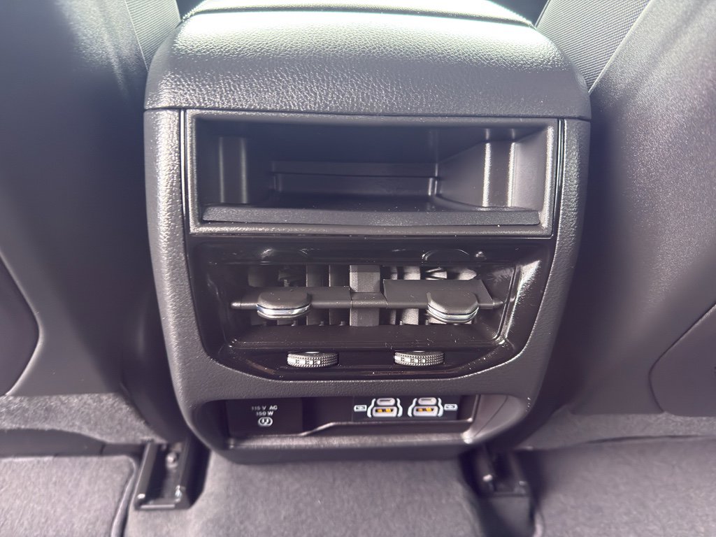 Used 2024 Jeep Grand Cherokee Altitude image 30