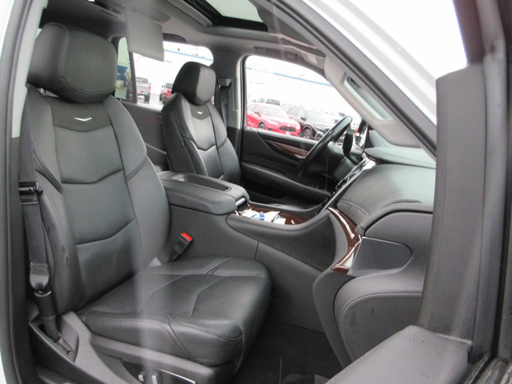 Certified 2019 Cadillac Escalade Premium Luxury AWD/4WD image 28
