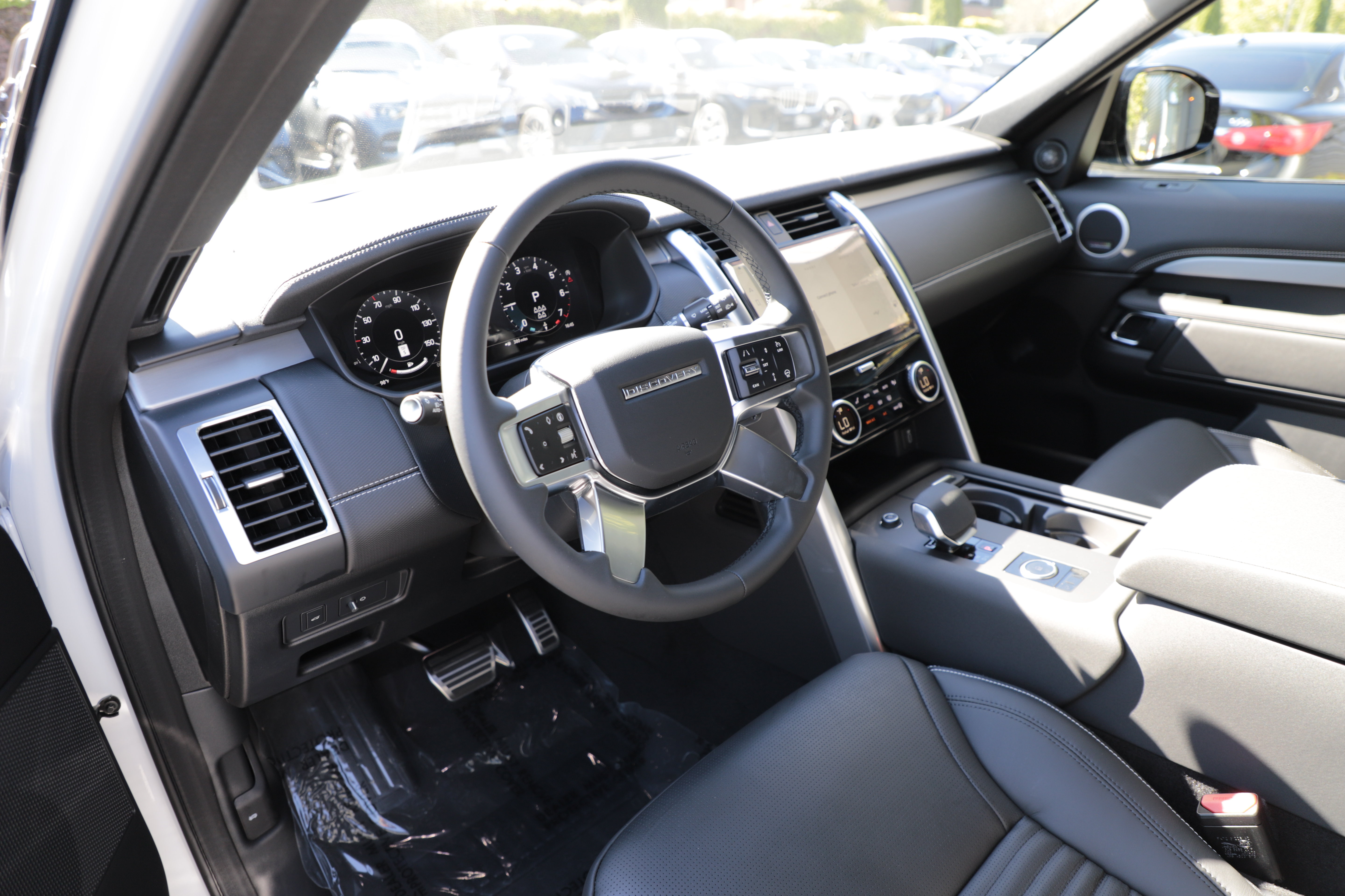 New 2026 Land Rover Discovery Limited Edition AWD/4WD image 18