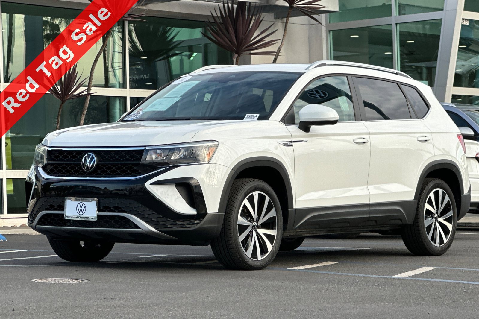 Certified 2024 Volkswagen Taos SE image 9