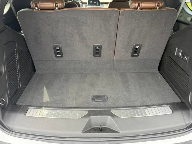 Used 2024 Chevrolet Tahoe High Country RWD image 19