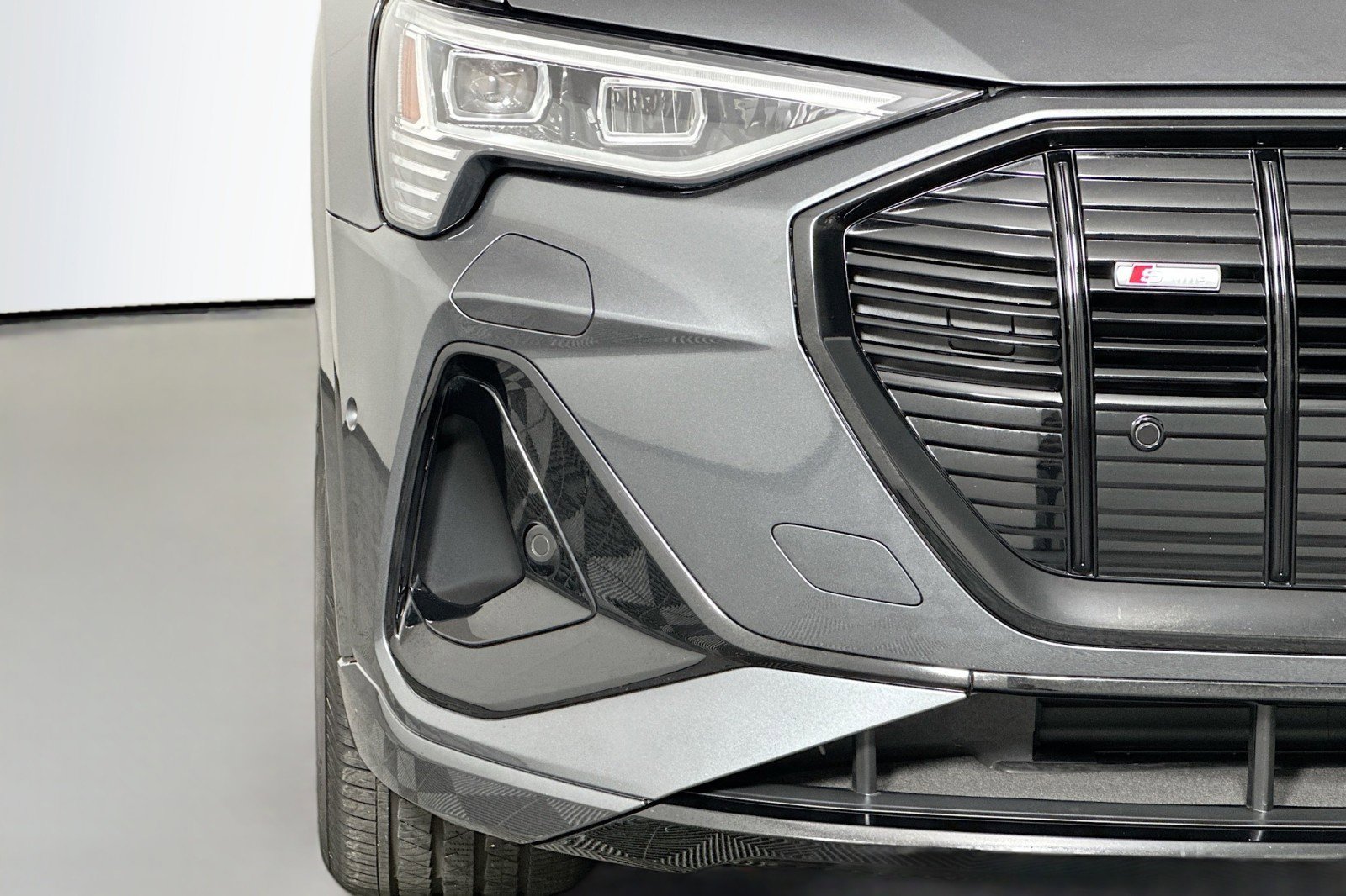 Used 2023 Audi e-tron Premium Plus w/ Premium Plus Package image 16