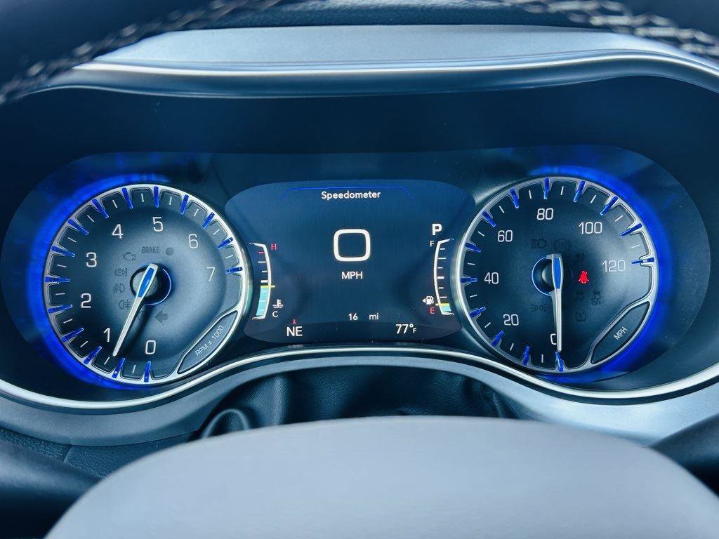 New 2026 Chrysler Pacifica Limited w/ Uconnect Theater Family Group image 27