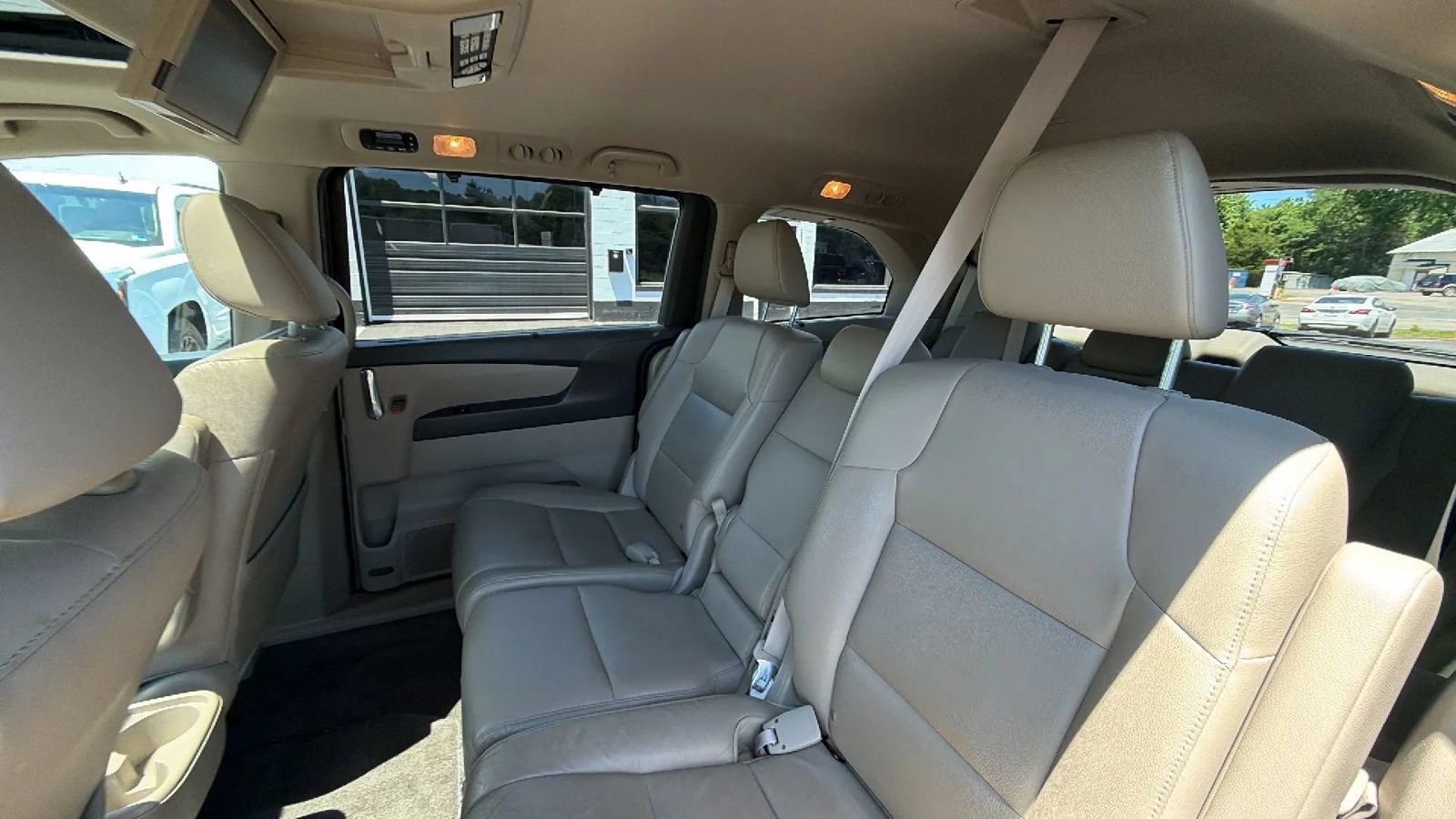 Used 2015 Honda Odyssey Touring Elite image 40