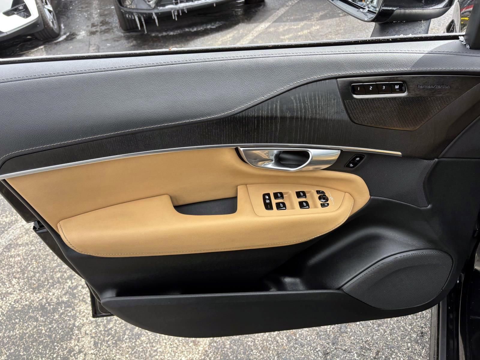 Used 2023 Volvo XC90 B6 Ultimate w/ Protection Package Premier image 11