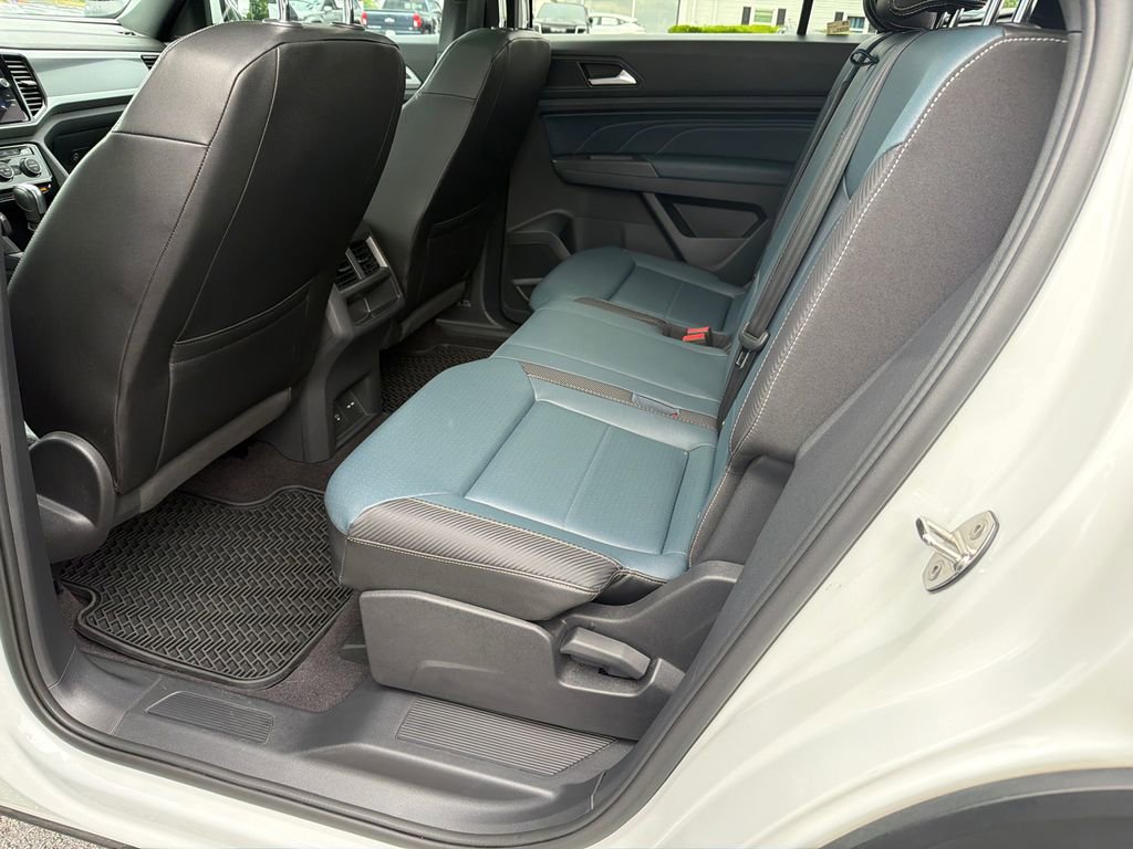 Used 2021 Volkswagen Atlas Cross Sport SEL R-Line FWD image 21