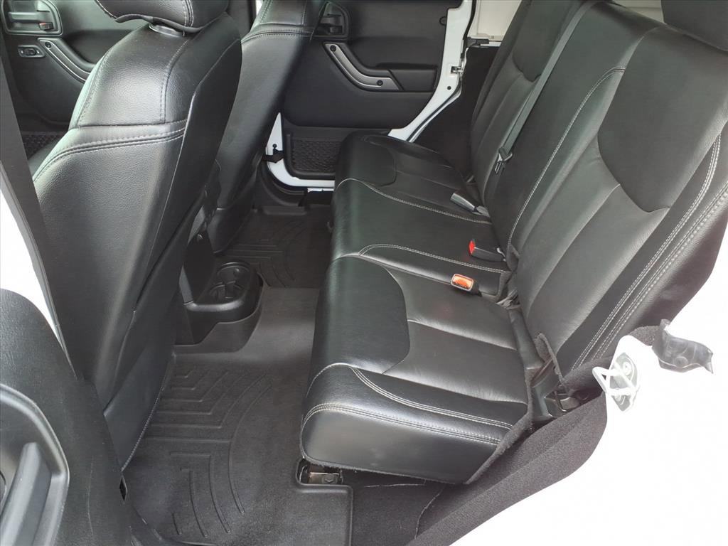 Used 2018 Jeep Wrangler Unlimited Sahara AWD/4WD image 11
