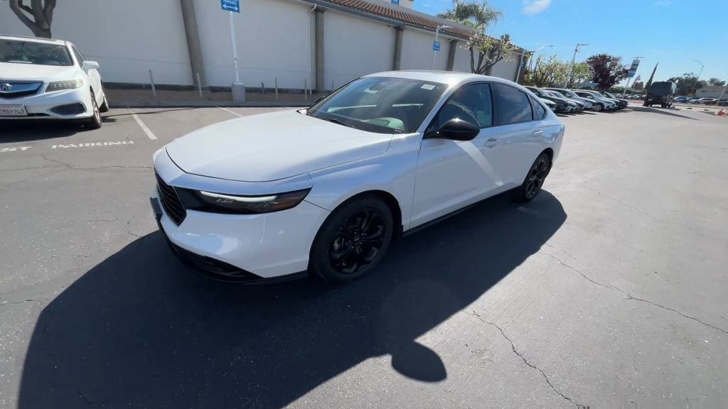Certified 2025 Honda Accord SE image 4