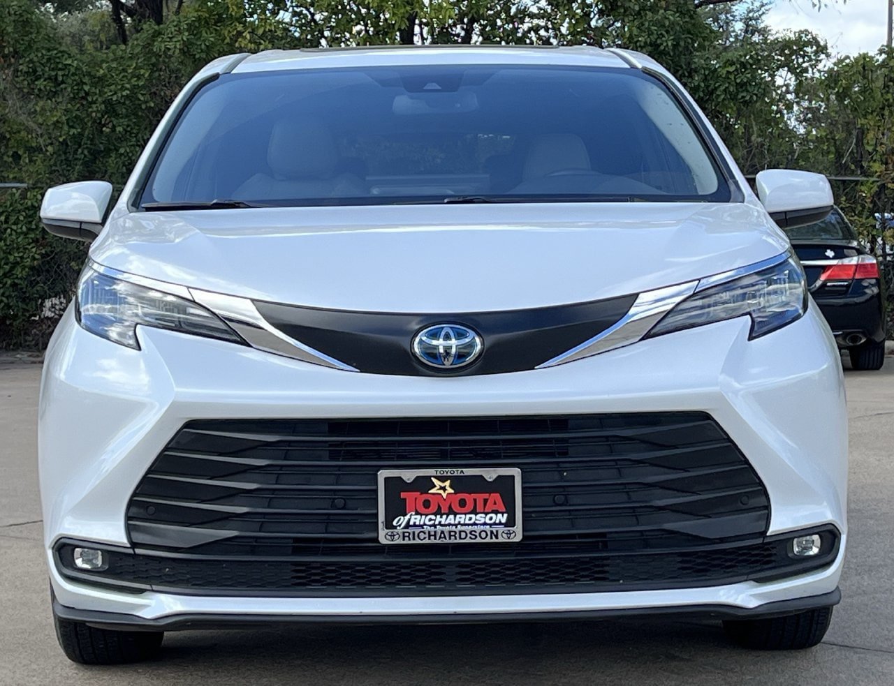 Used 2025 Toyota Sienna XLE FWD image 7