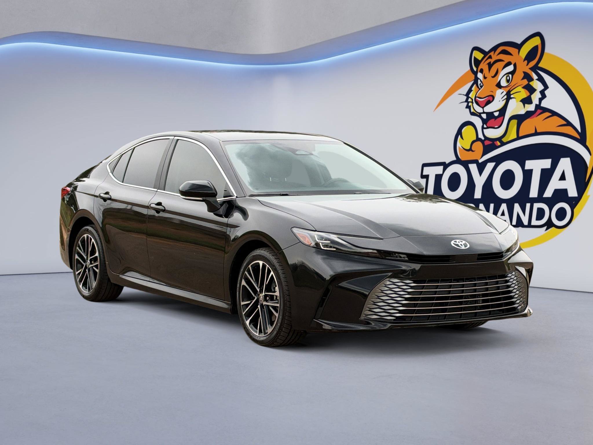 Used 2025 Toyota Camry XLE FWD image 3