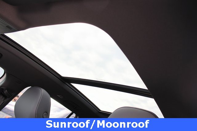 New 2025 Volkswagen Tiguan SE R-Line image 5