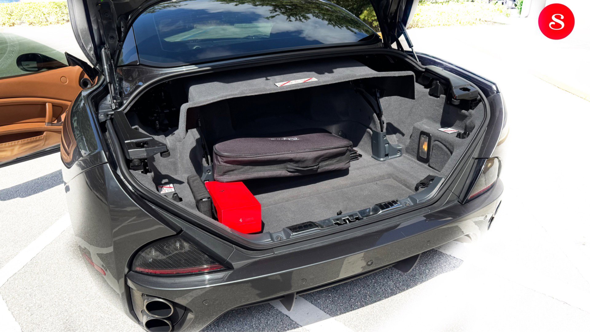 Used 2013 Ferrari California RWD image 7