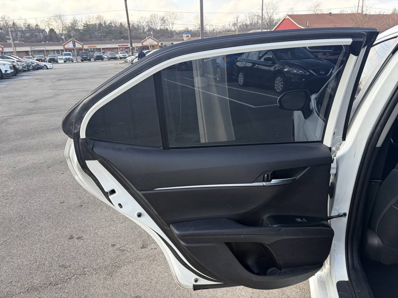 Used 2020 Toyota Camry SE FWD image 13