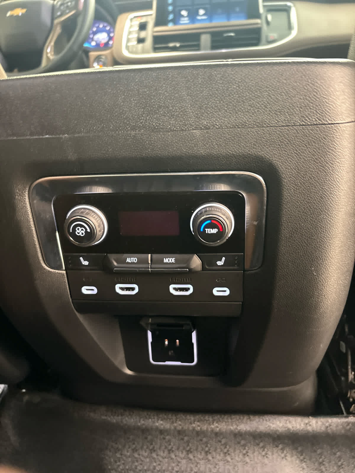 Used 2024 Chevrolet Suburban High Country AWD/4WD image 29
