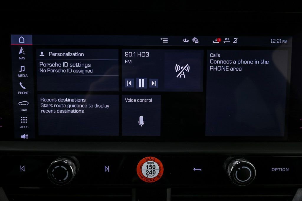 Certified 2025 Porsche Macan image 14