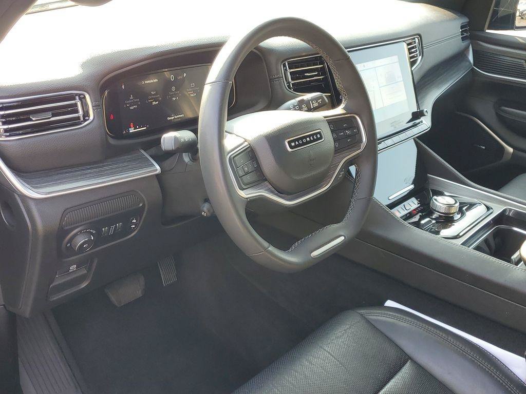Used 2024 Jeep Wagoneer L Series II w/ Flexible Seating Group AWD/4WD image 14