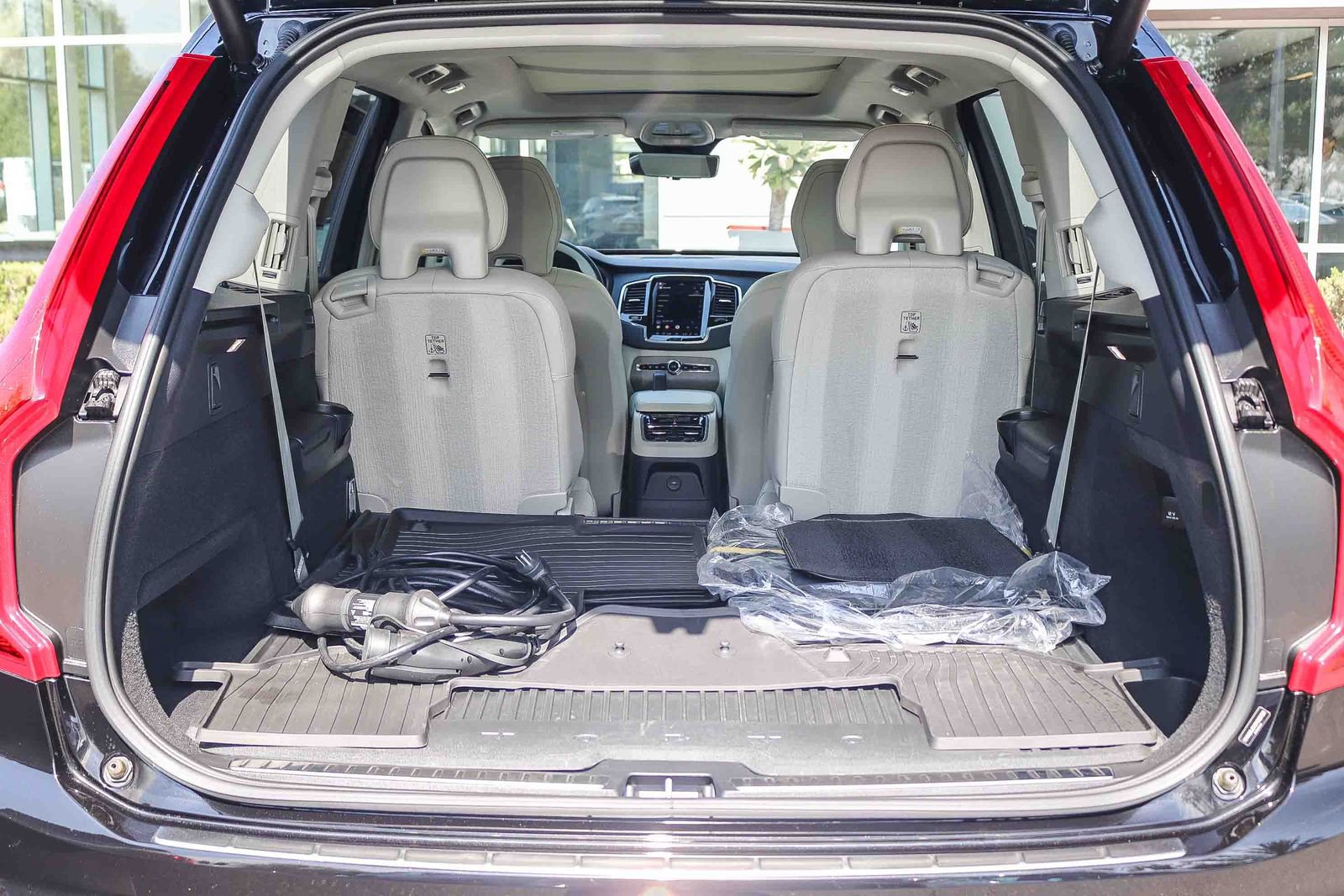 Used 2025 Volvo XC90 T8 Plus w/ Protection Package Premier AWD/4WD image 30