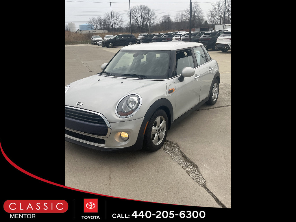 Used 2016 MINI Cooper 4-Door Hardtop image 1