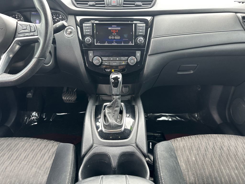 Used 2019 Nissan Rogue SV image 16