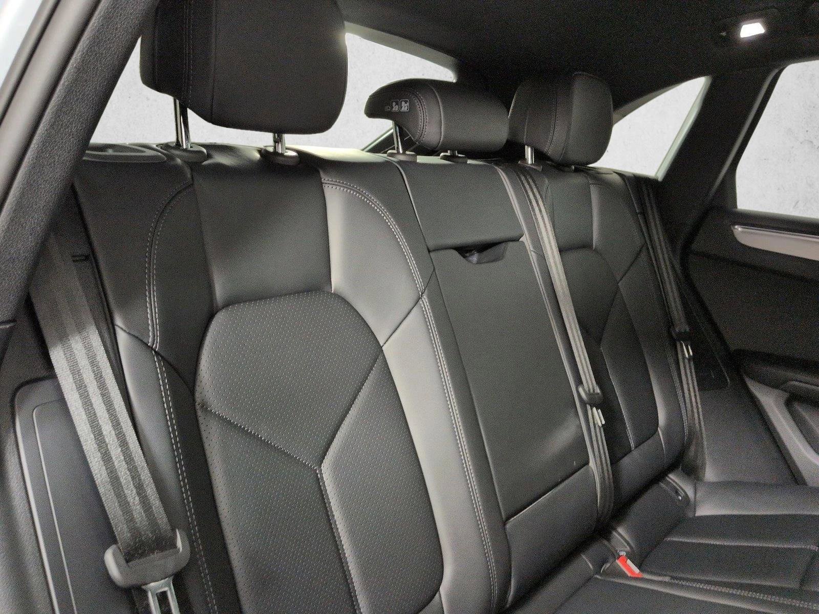 Certified 2025 Porsche Macan AWD/4WD image 25