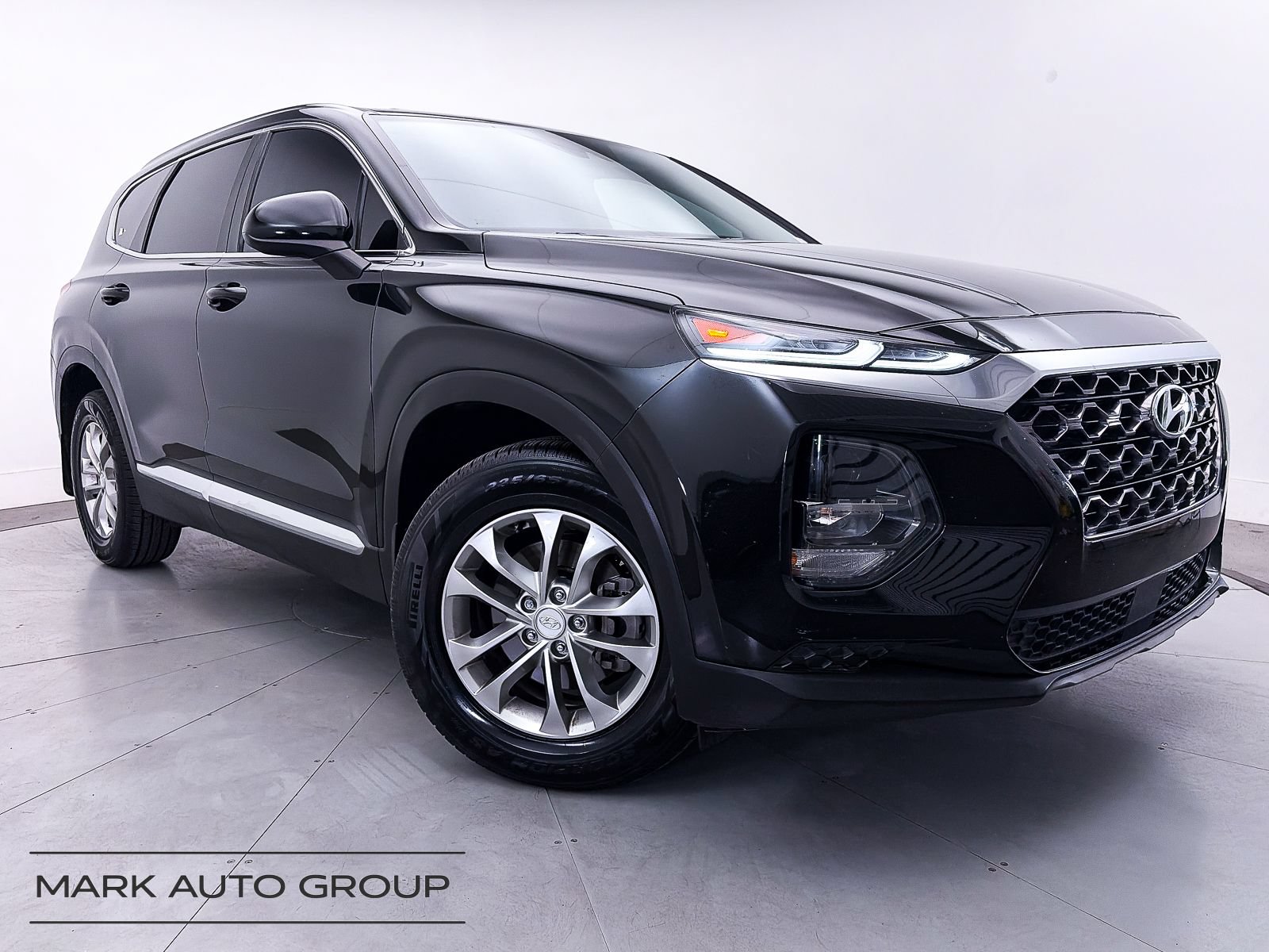 Used 2020 Hyundai Santa Fe SE FWD image 1