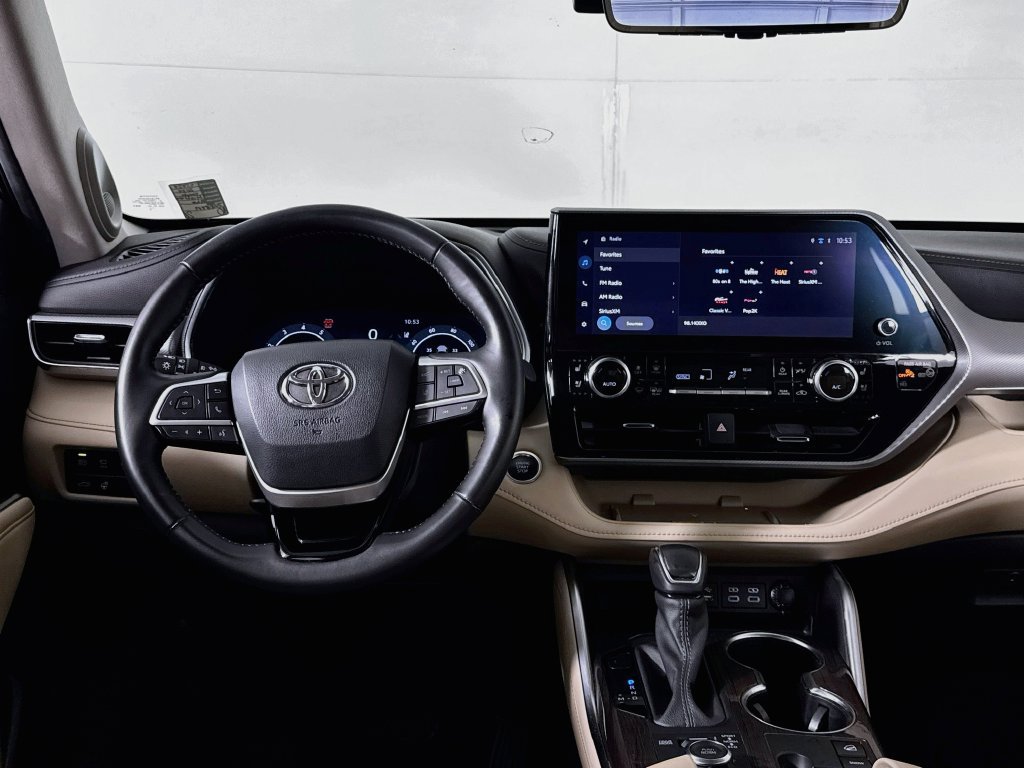 Used 2024 Toyota Highlander Platinum AWD/4WD image 13