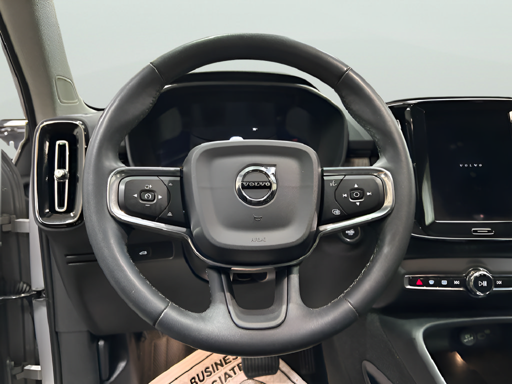 Used 2023 Volvo XC40 B4 Ultimate FWD image 11