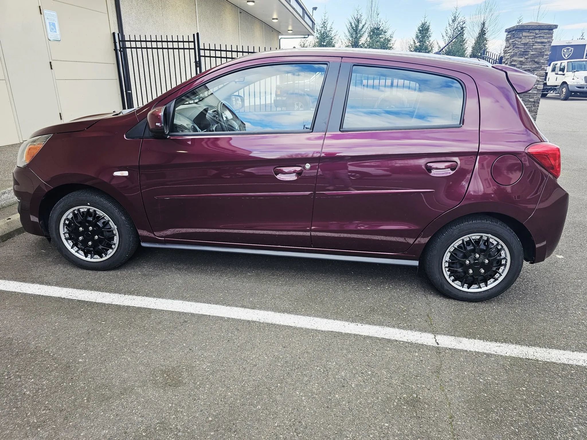 Used 2020 Mitsubishi Mirage ES image 2