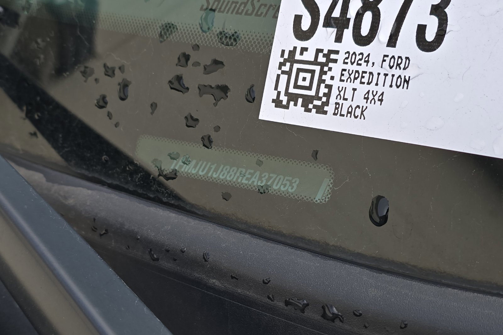 Used 2024 Ford Expedition XLT image 3