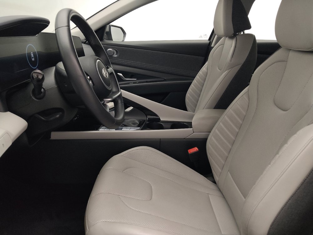 Used 2025 Hyundai Elantra Limited FWD image 17