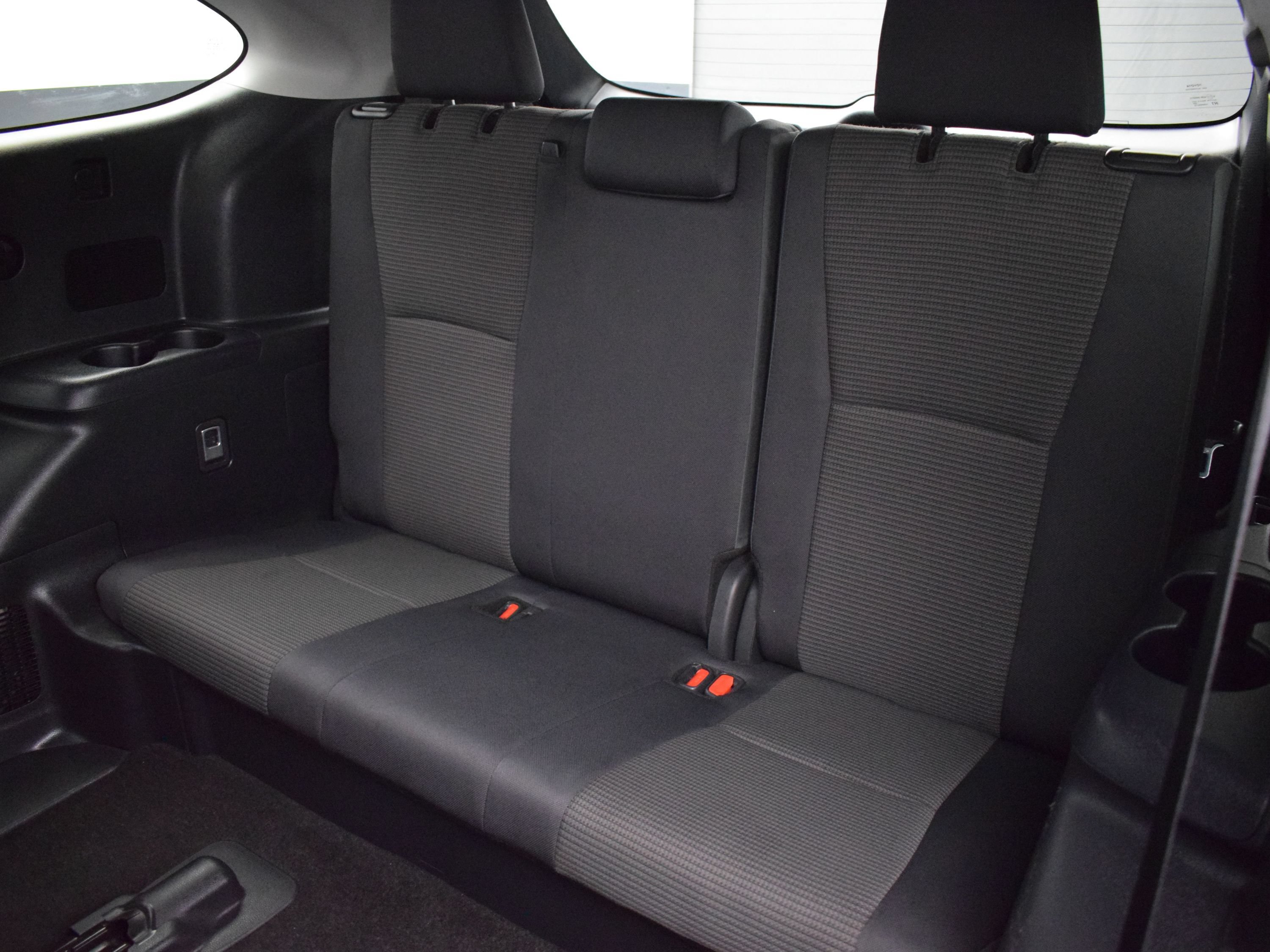 Used 2024 Toyota Highlander LE AWD/4WD image 14