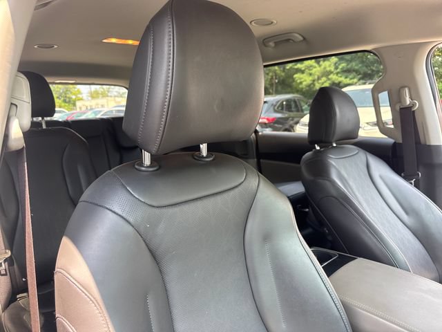 Used 2025 Kia Carnival FWD image 26