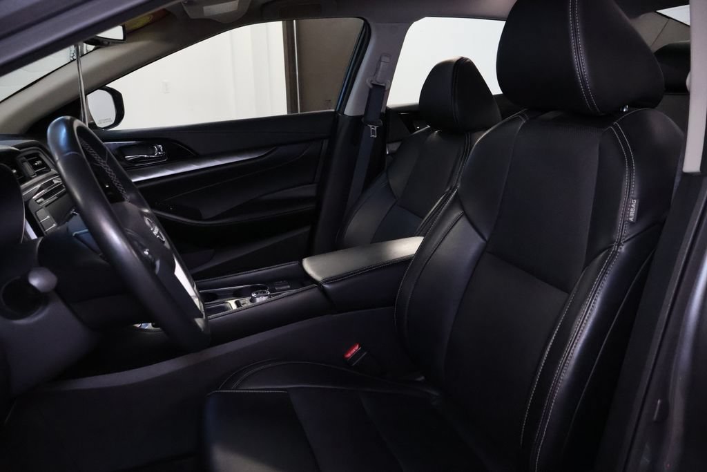 Used 2023 Nissan Maxima SV w/ Floor Mat Group FWD image 14