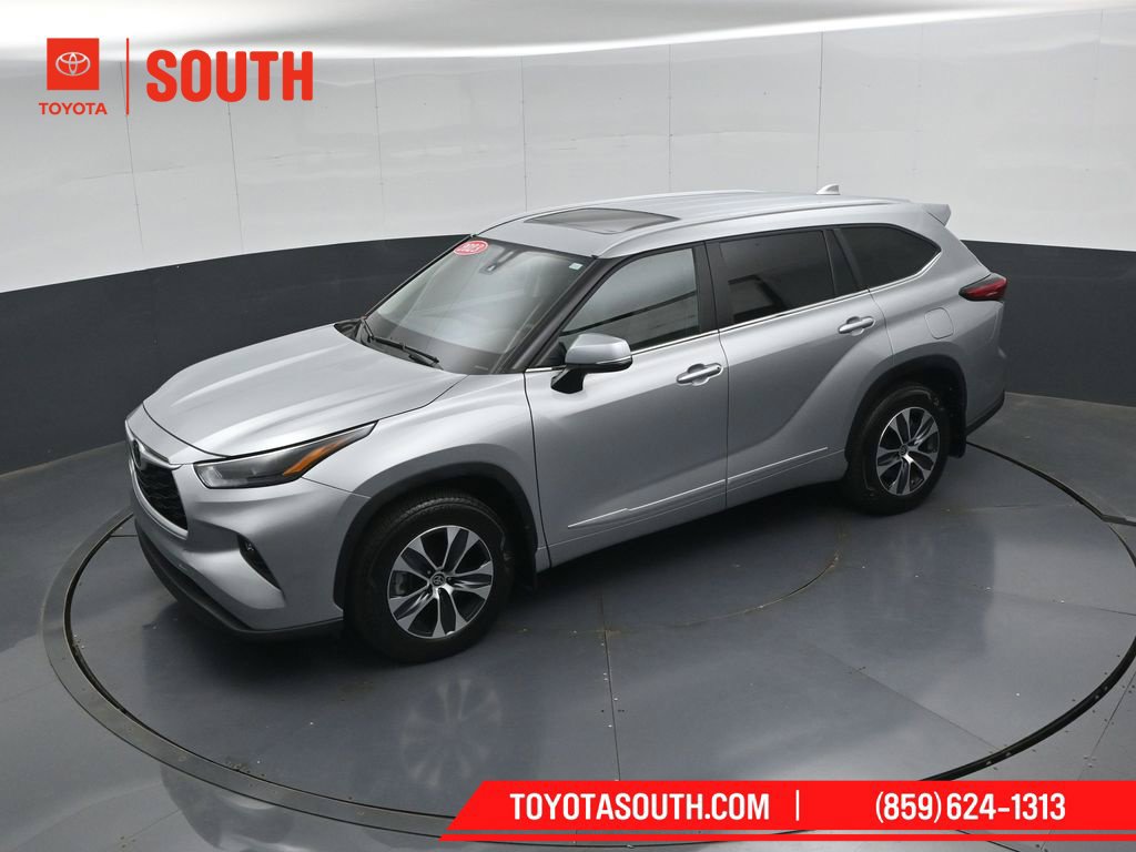 Used 2023 Toyota Highlander XLE AWD/4WD image 53