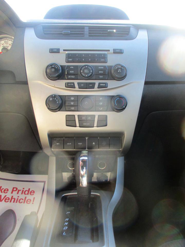 Used 2011 Ford Focus SE w/ 201A Rapid Spec Order Code FWD image 11