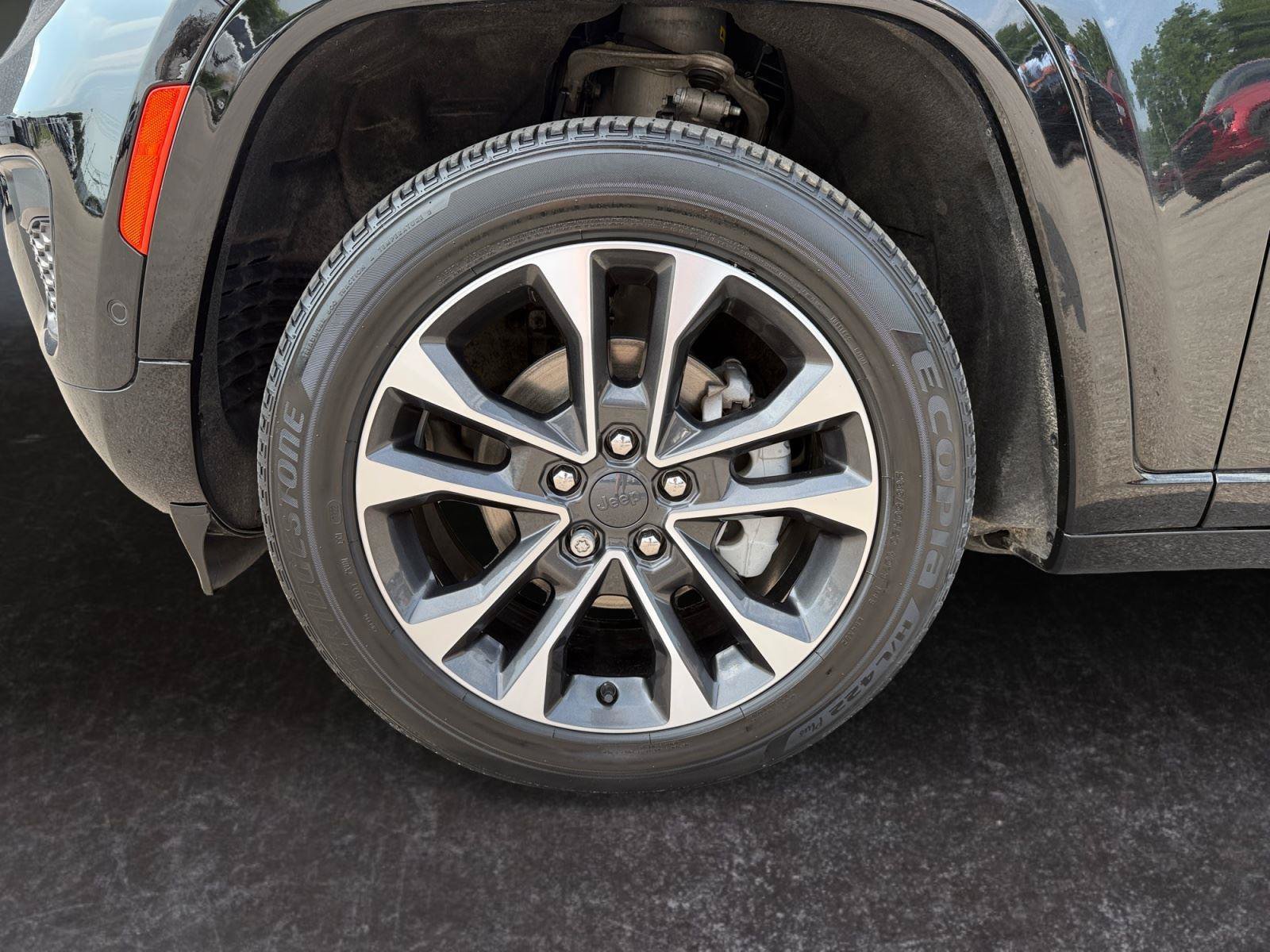 Used 2023 Jeep Grand Cherokee Overland AWD/4WD image 28