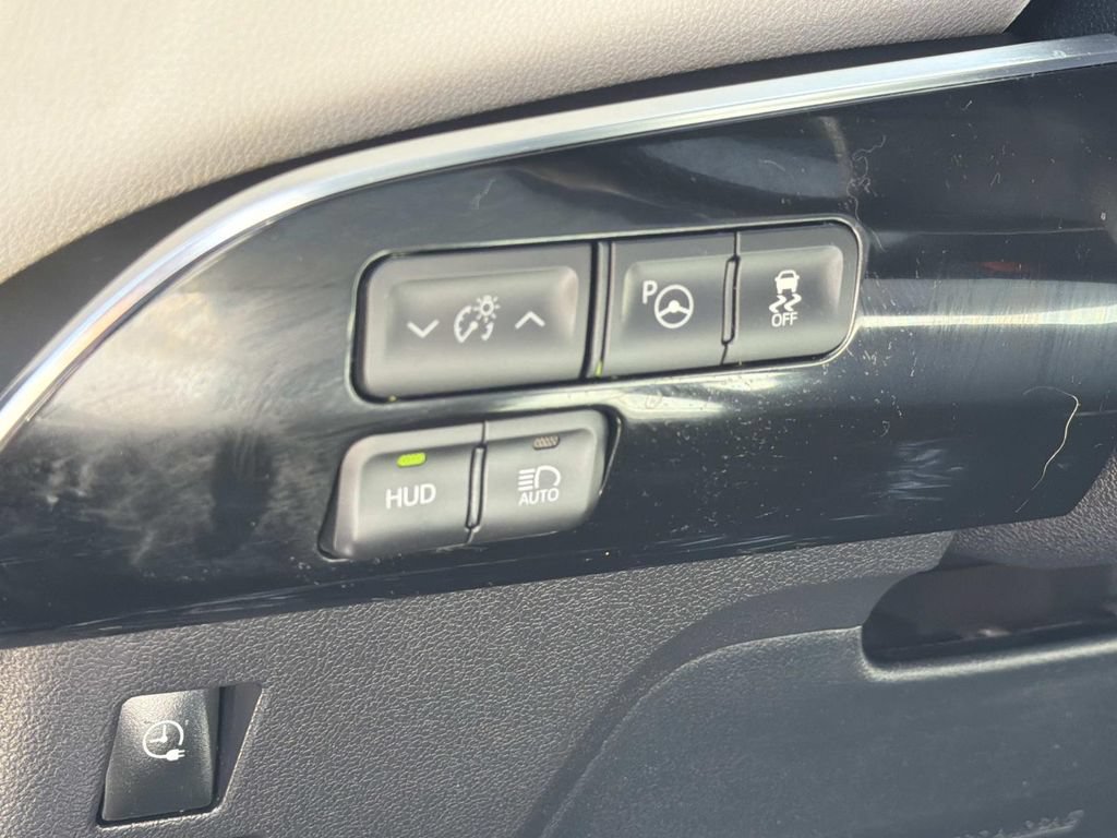 Used 2017 Toyota Prius Prime Advanced FWD image 24