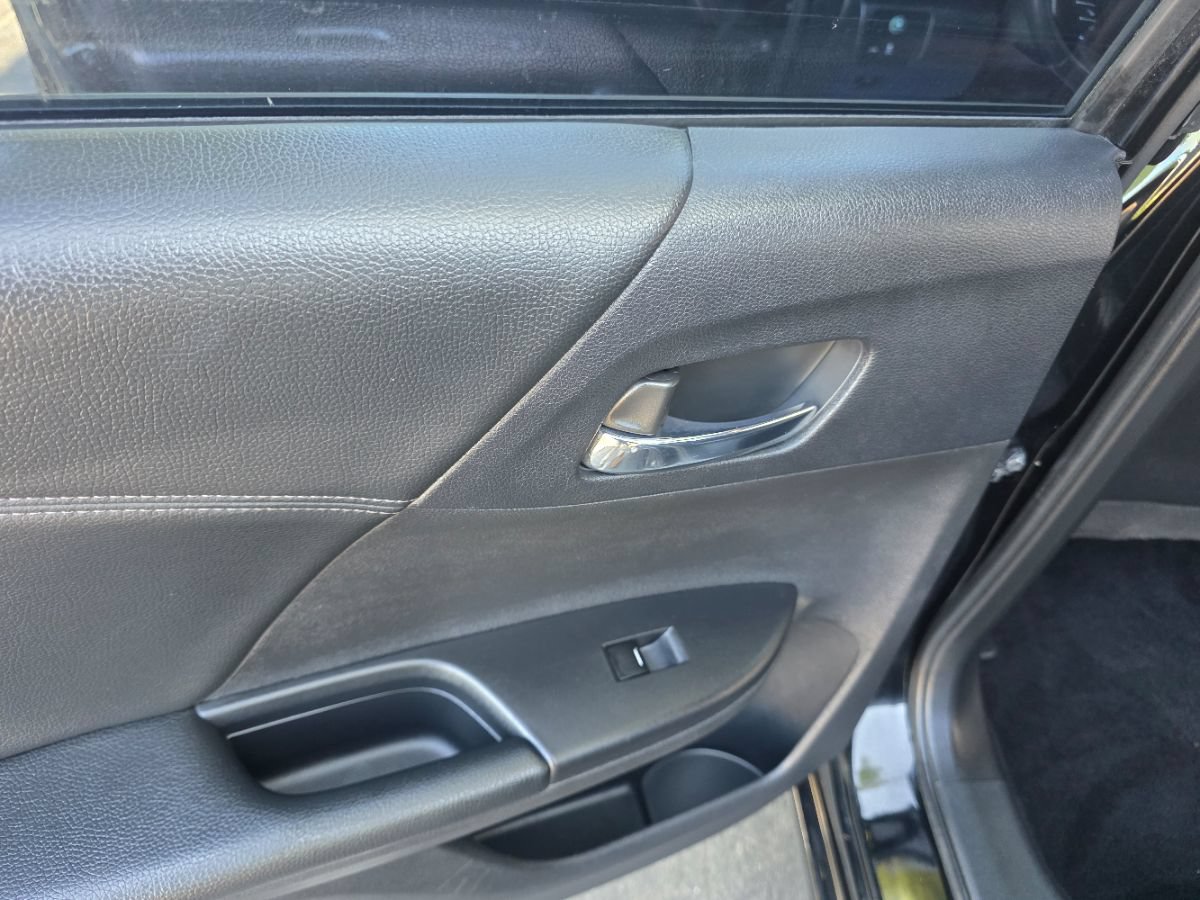 Used 2015 Honda Accord EX-L image 27