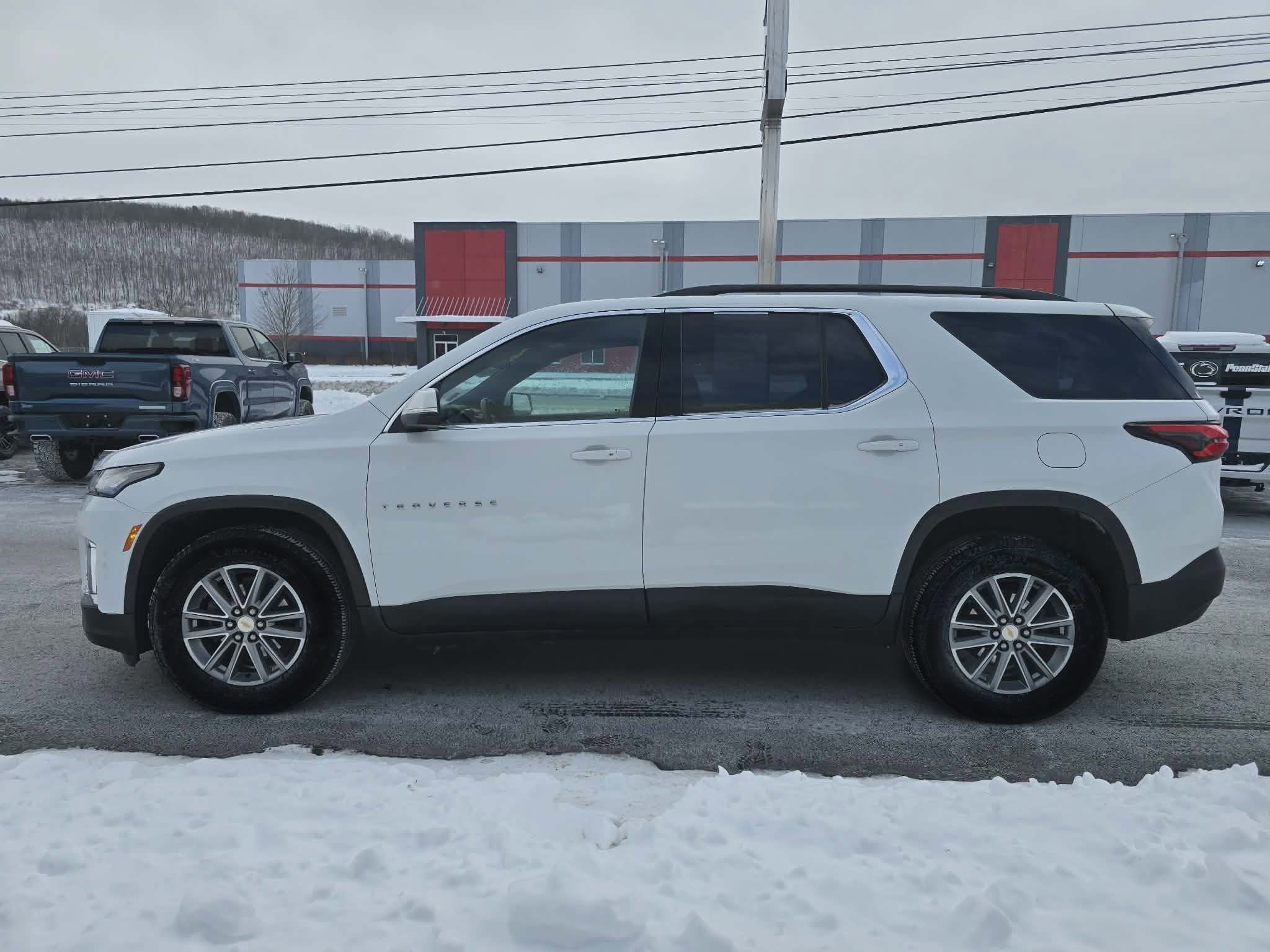 Used 2023 Chevrolet Traverse LT image 6