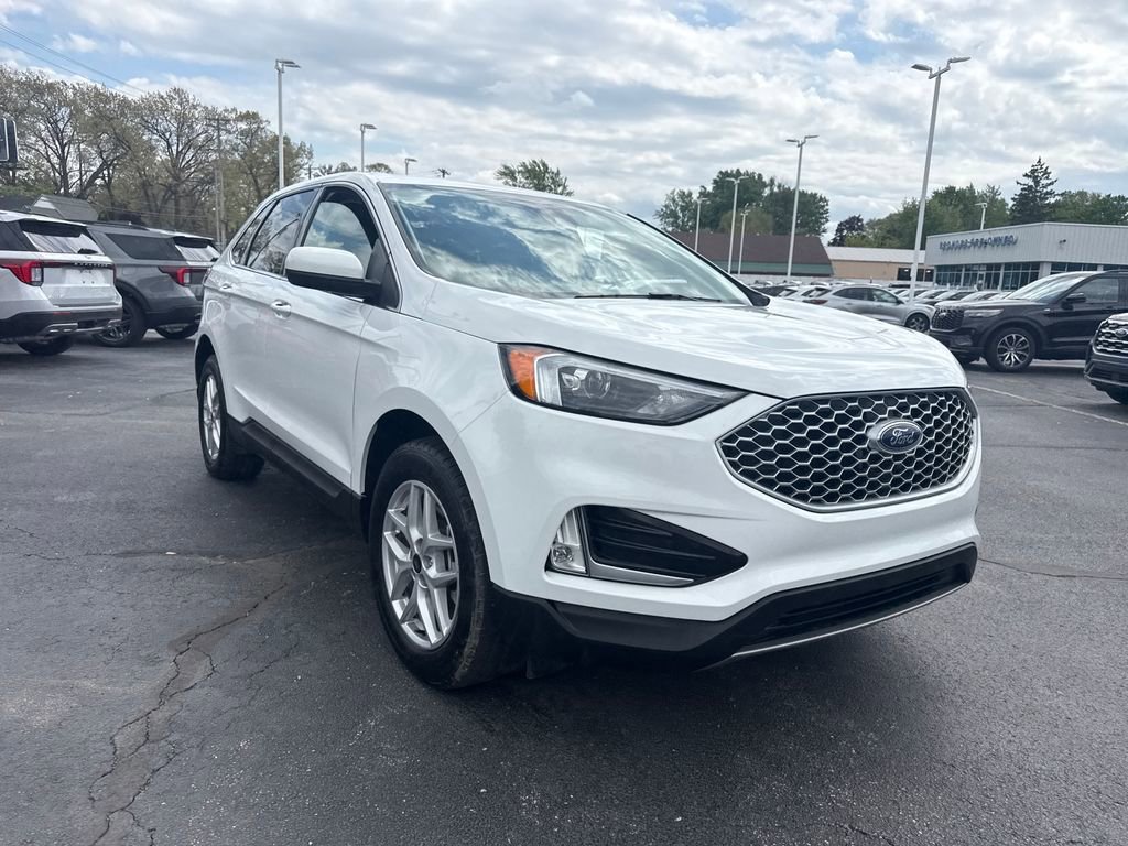 Used 2023 Ford Edge SEL w/ Convenience Package AWD/4WD image 4